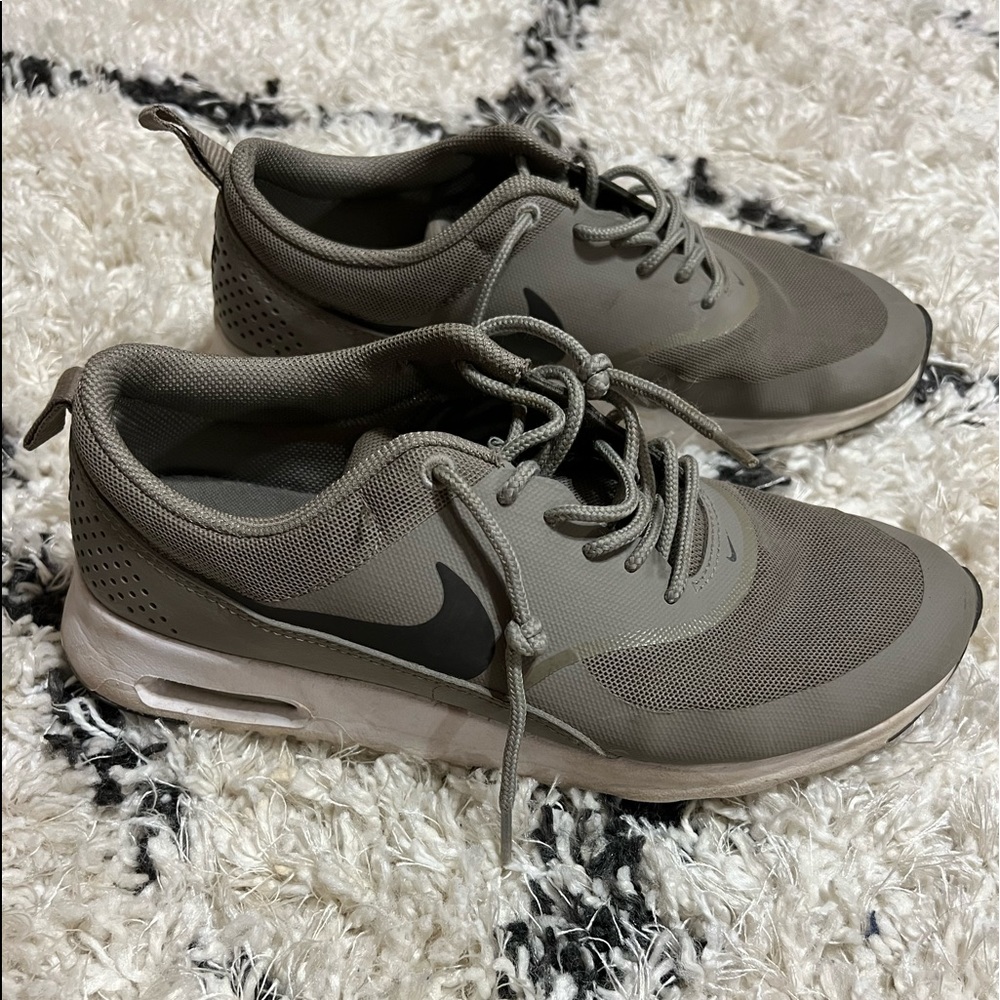 Nike tennis shoes